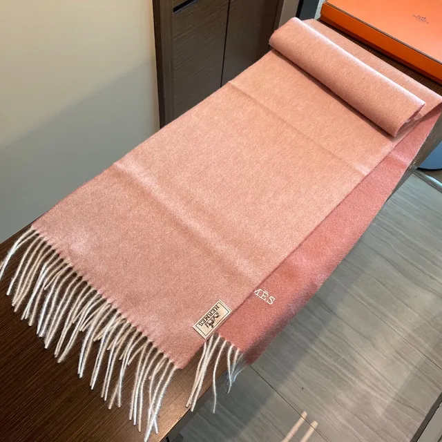 Hermès وردي بيج نسيج نصي الملمس حواف مزينة وشاح كشمير 8