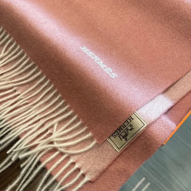 Hermès وردي بيج نسيج نصي الملمس حواف مزينة وشاح كشمير 9
