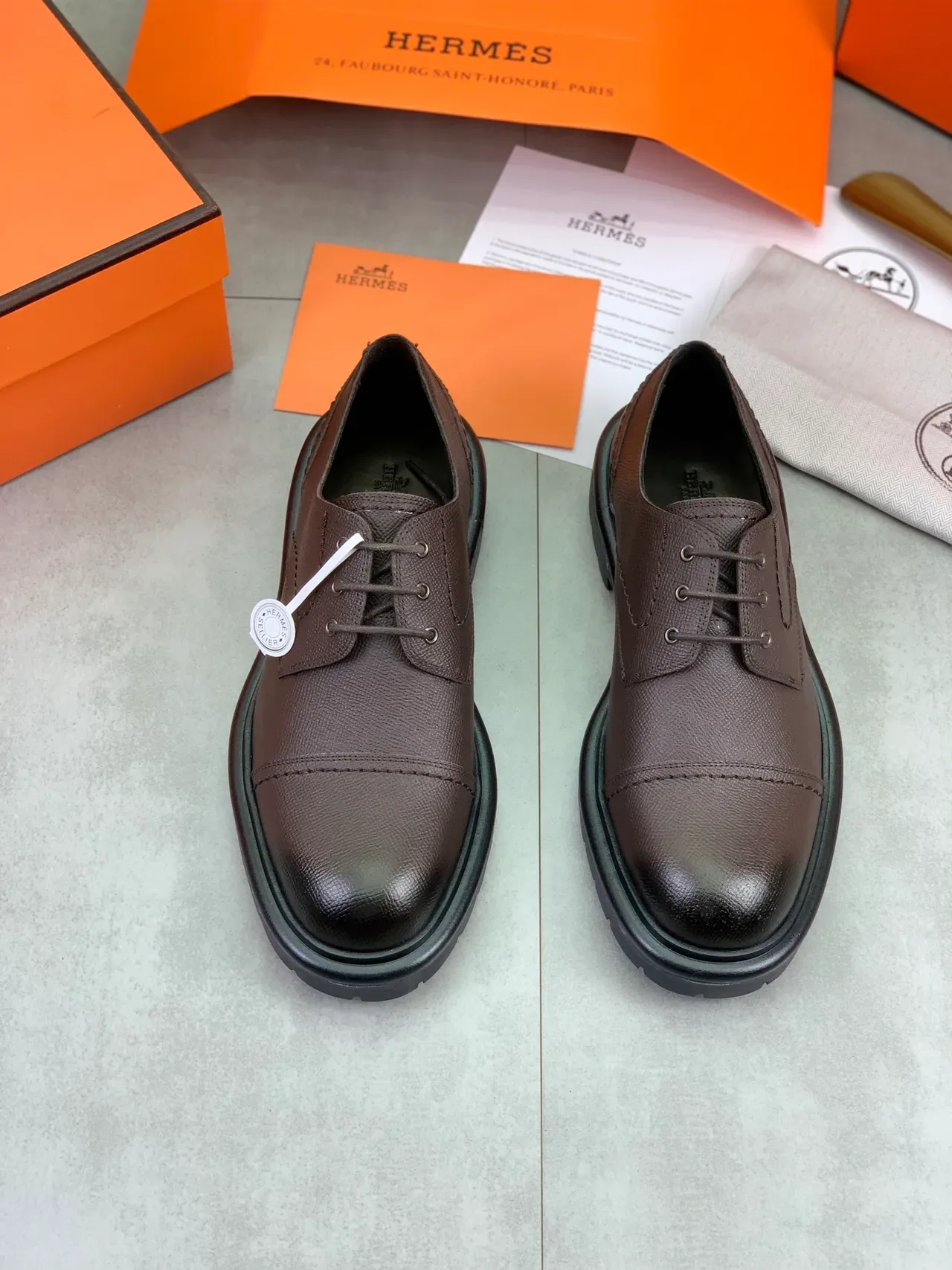 Hermès Sellier Marron Noir Cap-Toe Cuir Texturé Chaussures Oxford 5