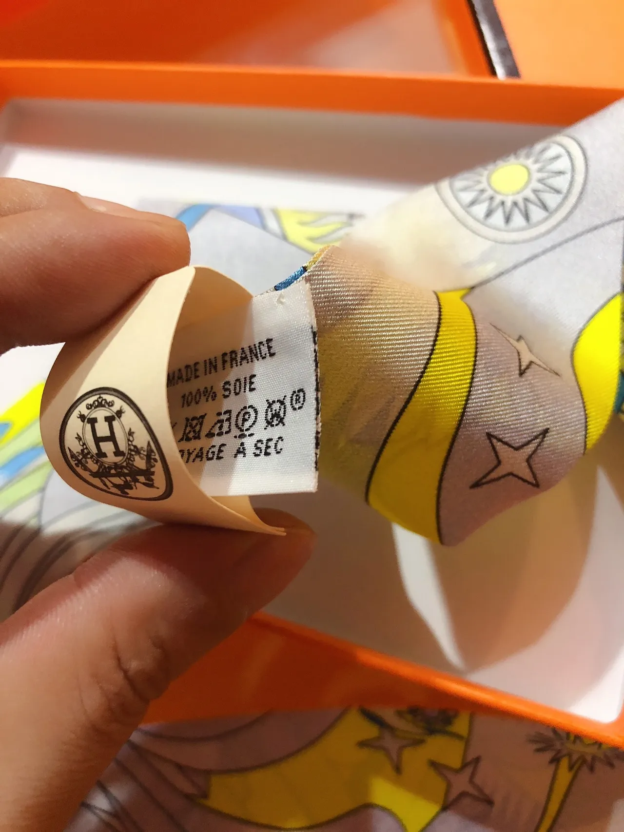 Hermès Twilly Cachecol Amarelo Azul com impressão gráfica vibrante multicolor de seda 9