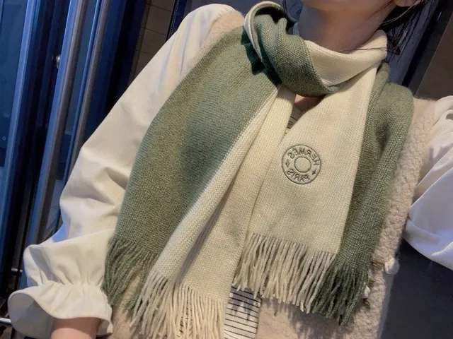 Hermès شال كشمير محبوك بتدرج ثنائي اللون مزين بخيوط 2