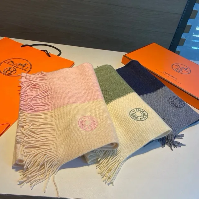 Hermès شال كشمير محبوك بتدرج ثنائي اللون مزين بخيوط 3