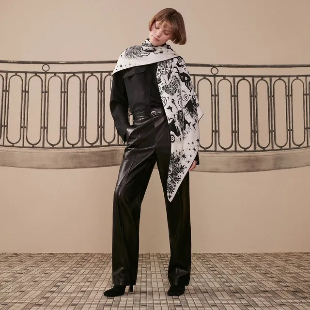 Hermès 白黑植物印花人物剪影图案丝巾 3