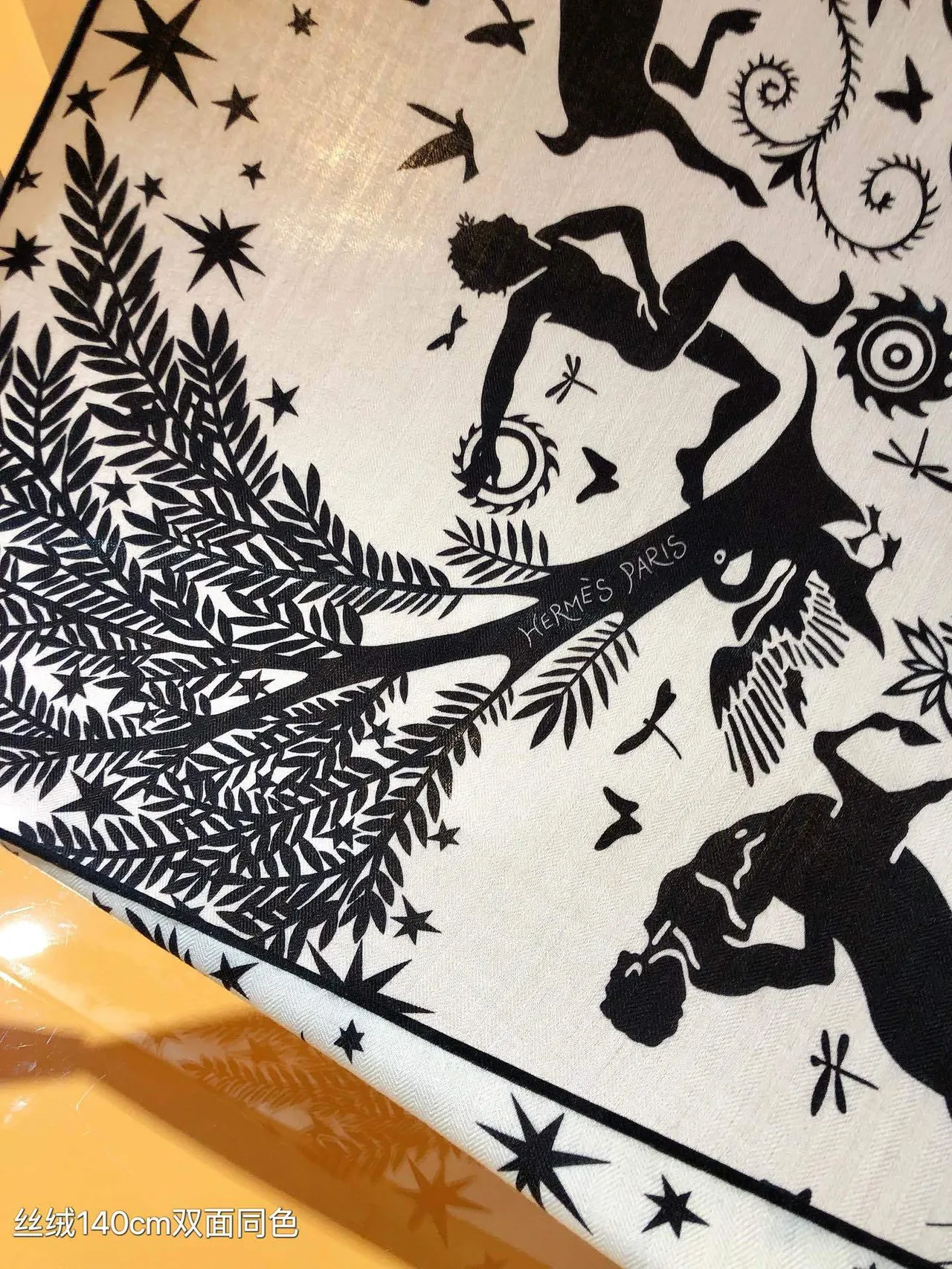 Hermès 白黑植物印花人物剪影图案丝巾 6