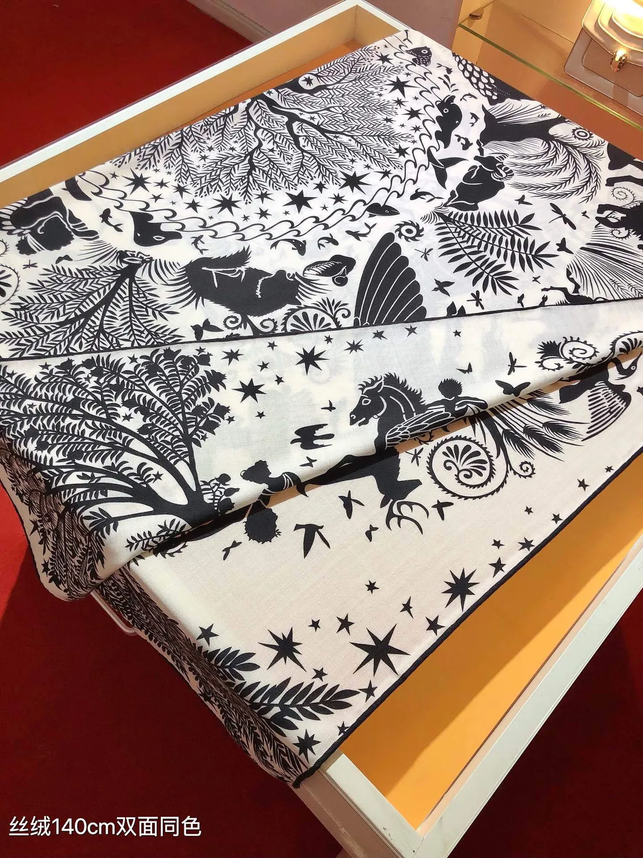Hermès 白黑植物印花人物剪影图案丝巾 7