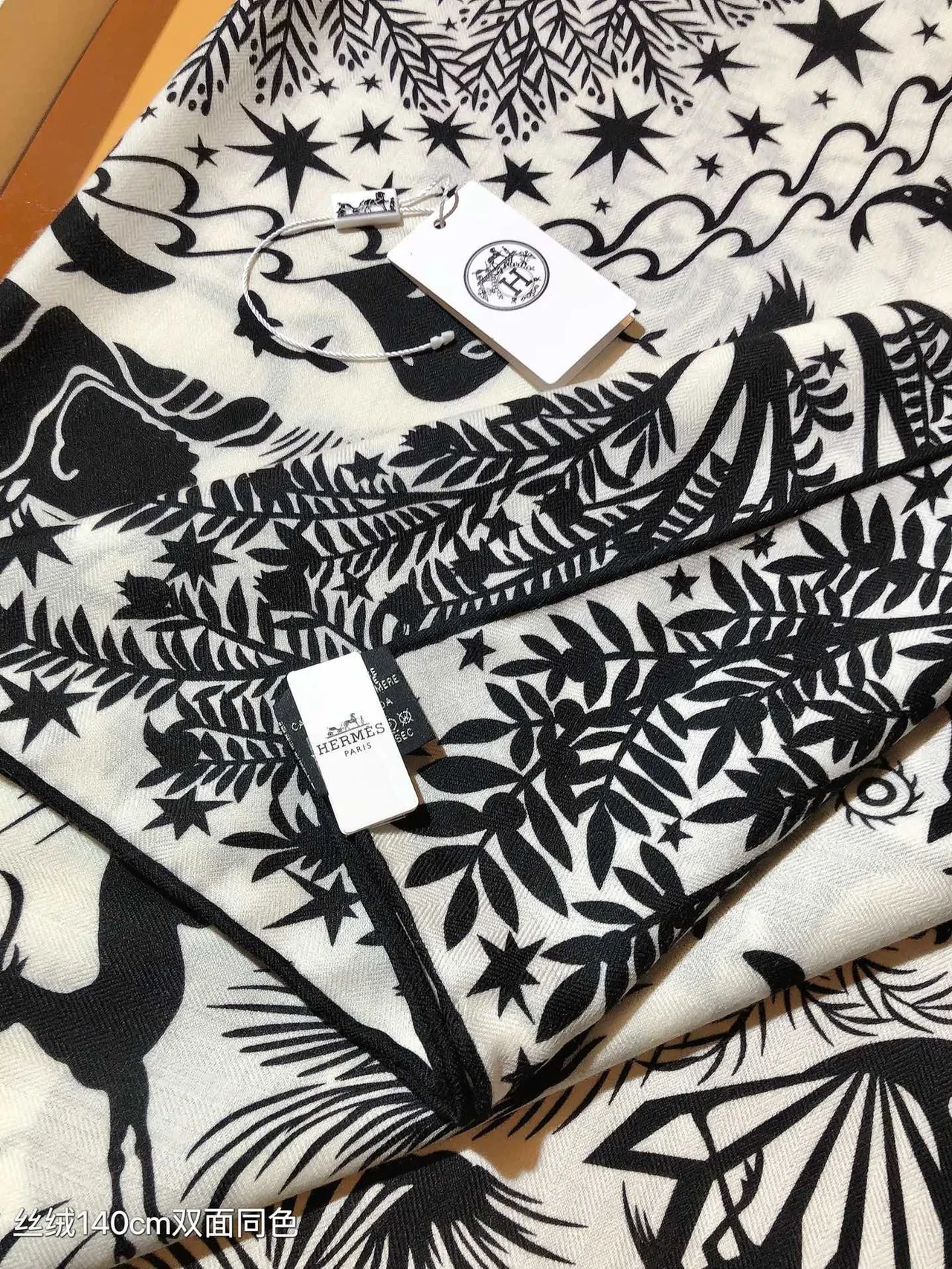 Hermès 白黑植物印花人物剪影图案丝巾 8