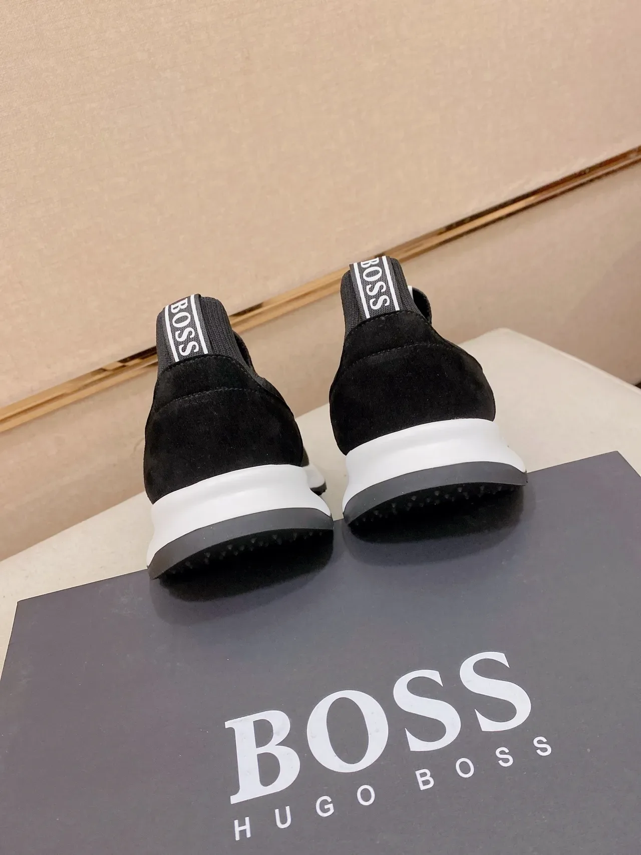 Hugo Boss Chaussures Lifestyle Slip-On en Tricot Noir et Blanc 2