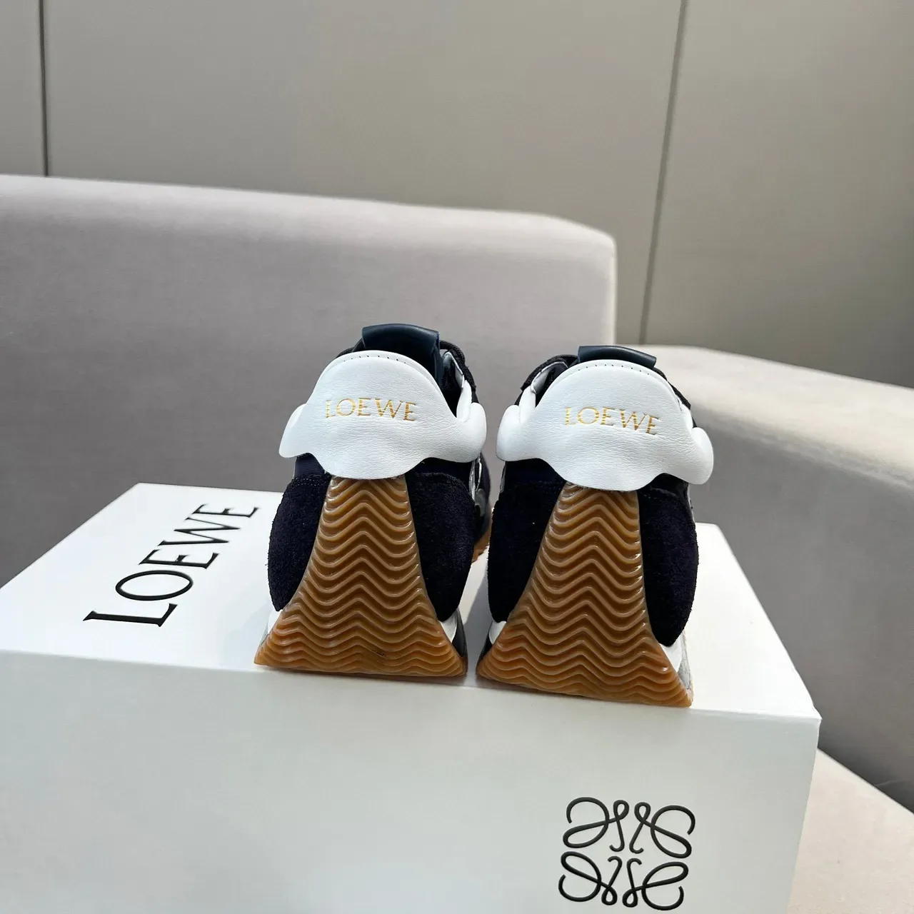 Loewe Bleu Marine Blanc Bleu Daim Et Nylon Haut Anagram Logo Panneau Latéral Style de Vie Sneakers 2