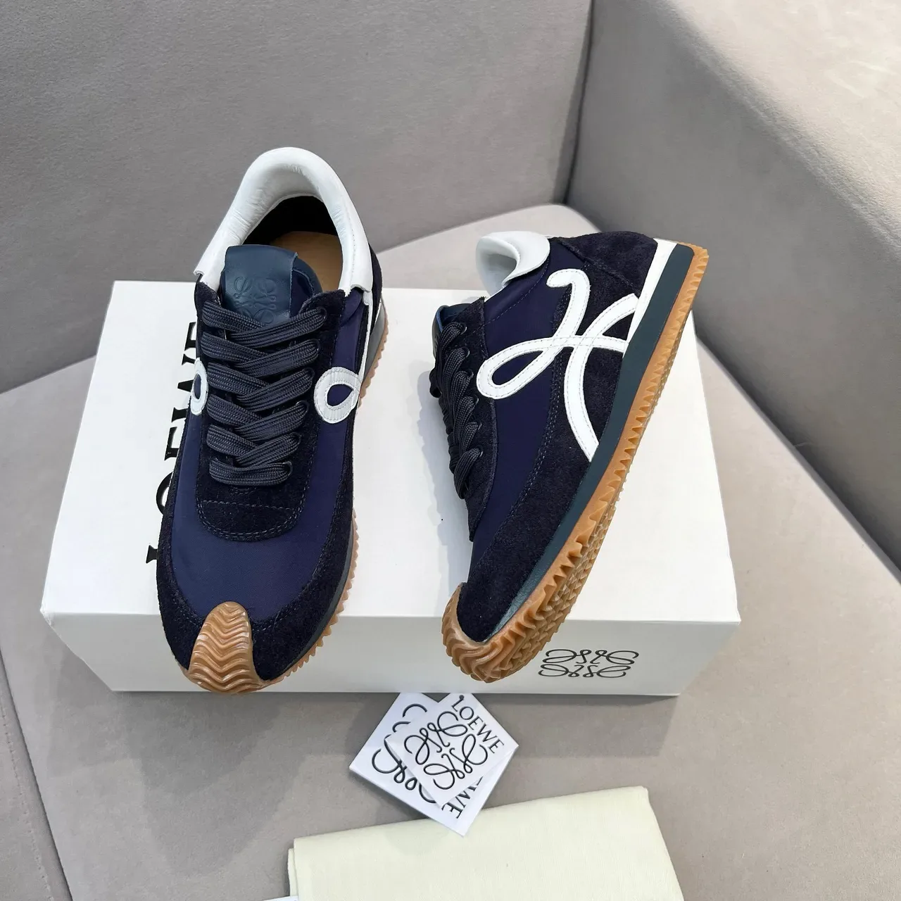 Loewe Bleu Marine Blanc Bleu Daim Et Nylon Haut Anagram Logo Panneau Latéral Style de Vie Sneakers 7