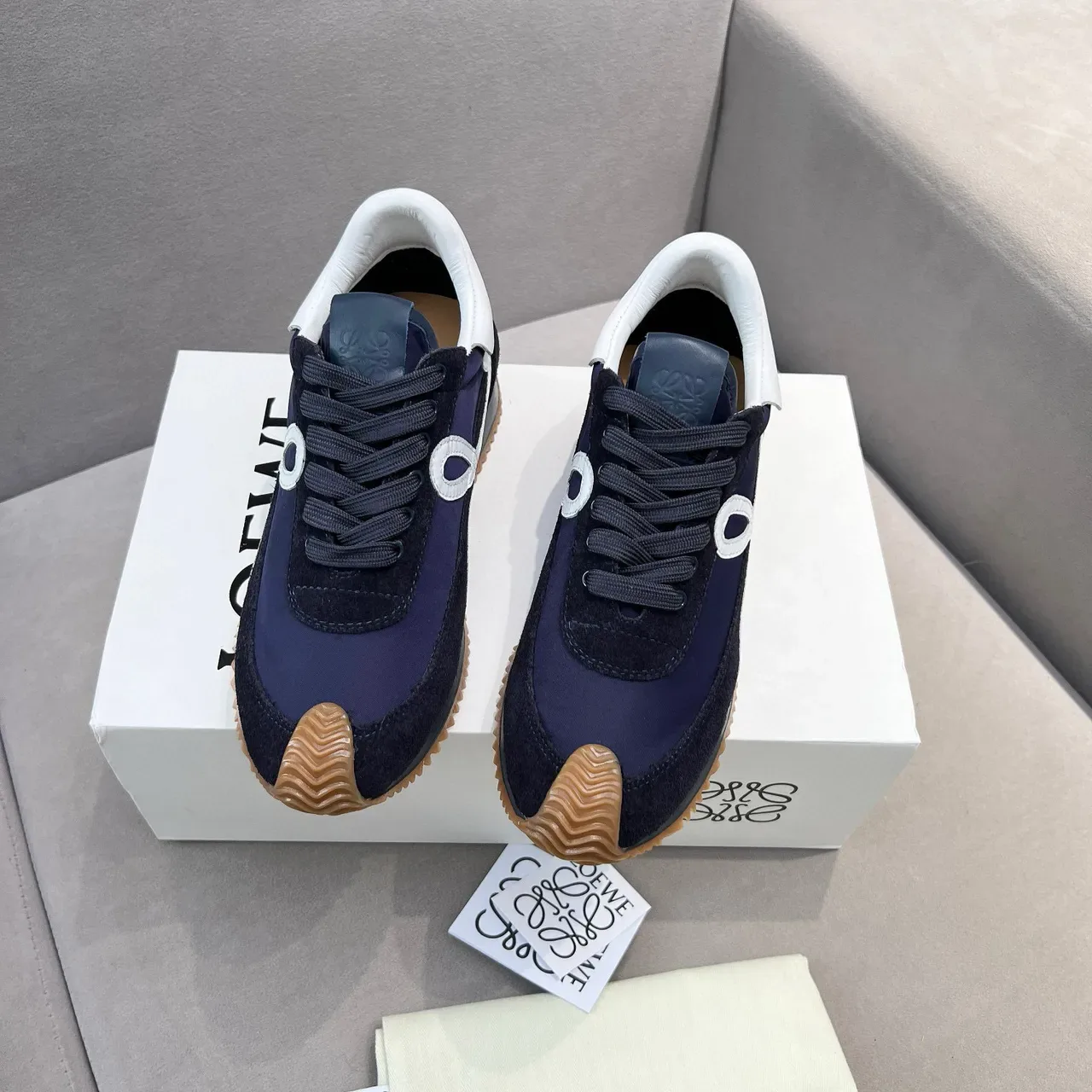 Loewe Bleu Marine Blanc Bleu Daim Et Nylon Haut Anagram Logo Panneau Latéral Style de Vie Sneakers 9