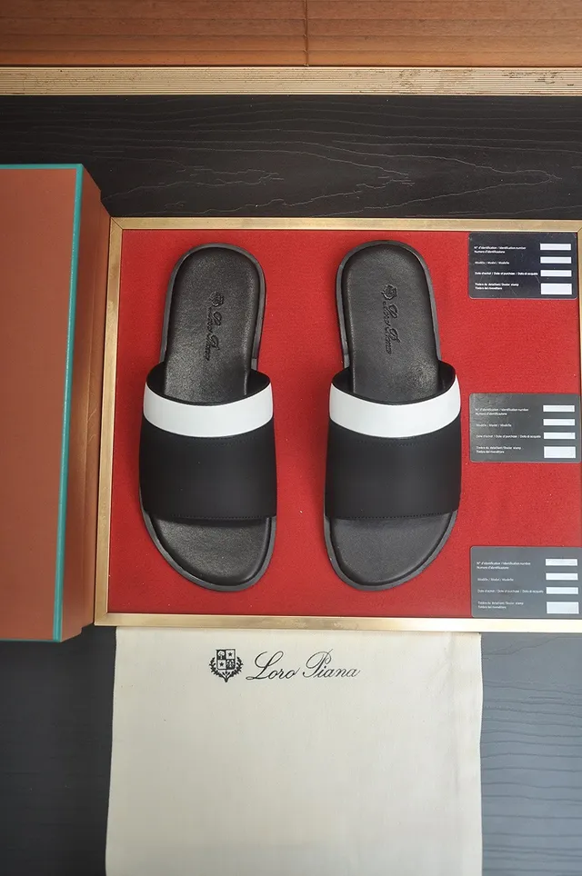 Loro Piana Chaussons noirs et blancs avec sangle contrastante 2