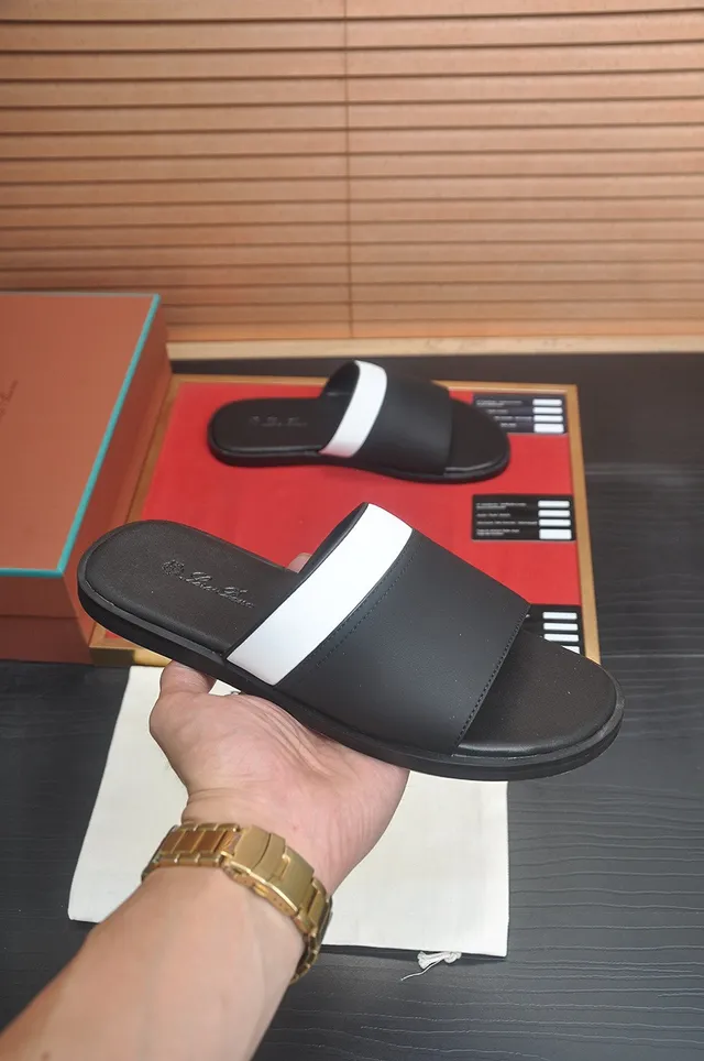 Loro Piana Chaussons noirs et blancs avec sangle contrastante 3