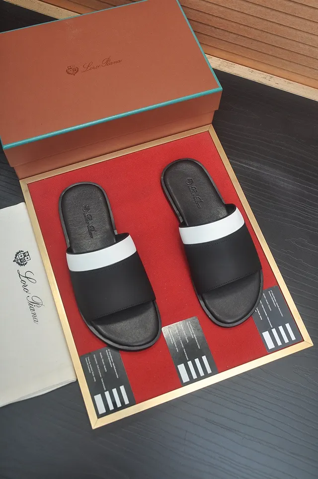 Loro Piana Chaussons noirs et blancs avec sangle contrastante 4