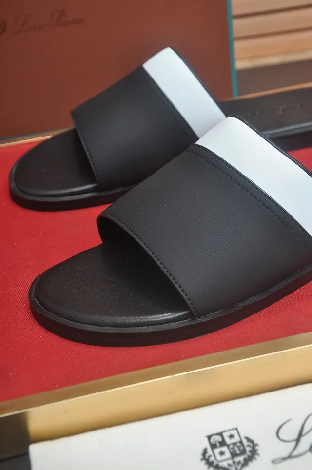 Loro Piana Chaussons noirs et blancs avec sangle contrastante 9
