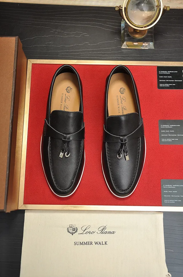 Loro Piana Mocassin en Cuir Noir et Blanc avec Lanière Tassel 9