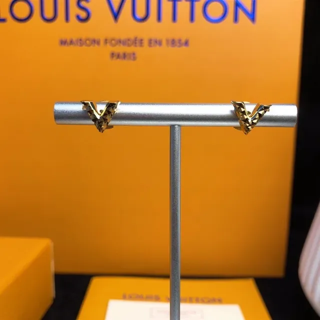 Louis Vuitton Alphabet V Motif Gold-Tone Faceted Stud Earrings 5