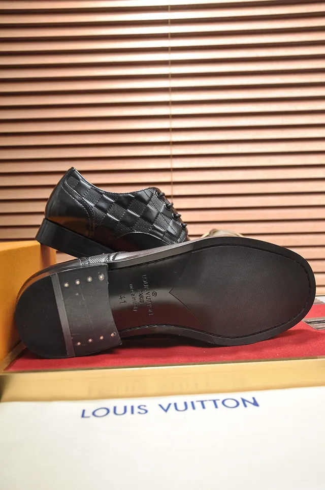 Louis Vuitton Sapatos Oxford de ponta com tapa preta 4