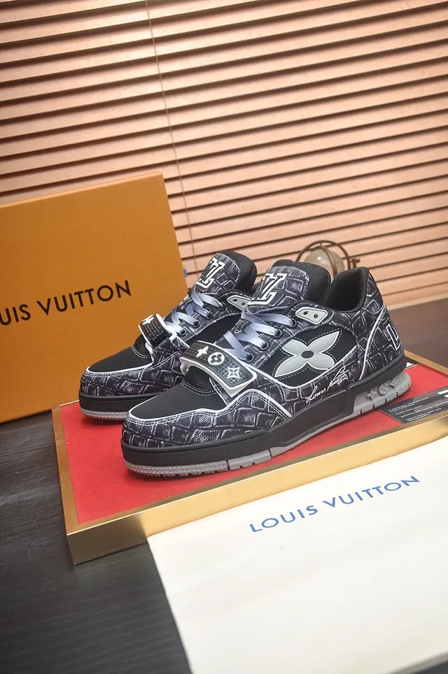 Louis Vuitton কালো ধূসর লেয়ারড সিন্থেটিক উপর X-শেপড ओভারলে লাইফস্টাইল স্নিকার 4