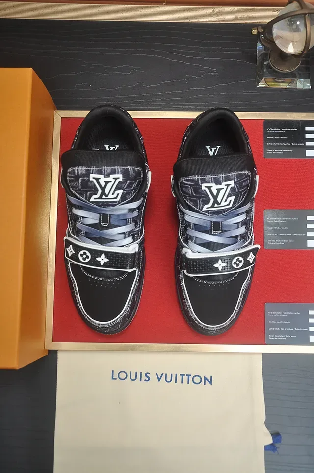Louis Vuitton কালো ধূসর লেয়ারড সিন্থেটিক উপর X-শেপড ओভারলে লাইফস্টাইল স্নিকার 5