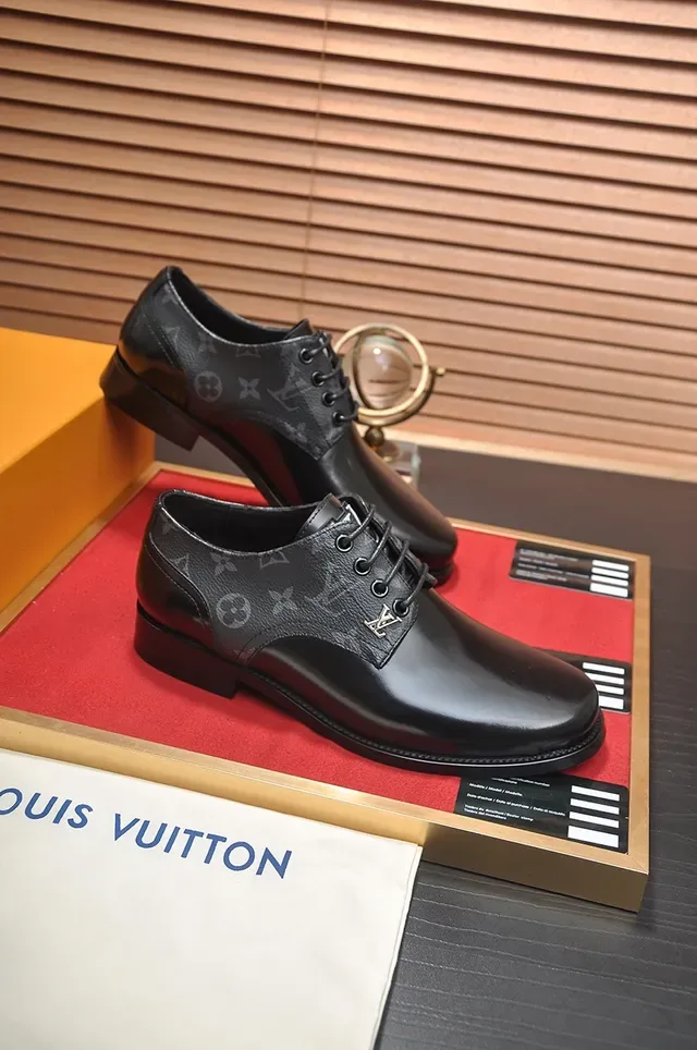 Louis Vuitton Chaussures Oxford Cuir Noir Patenté et Monogram 4