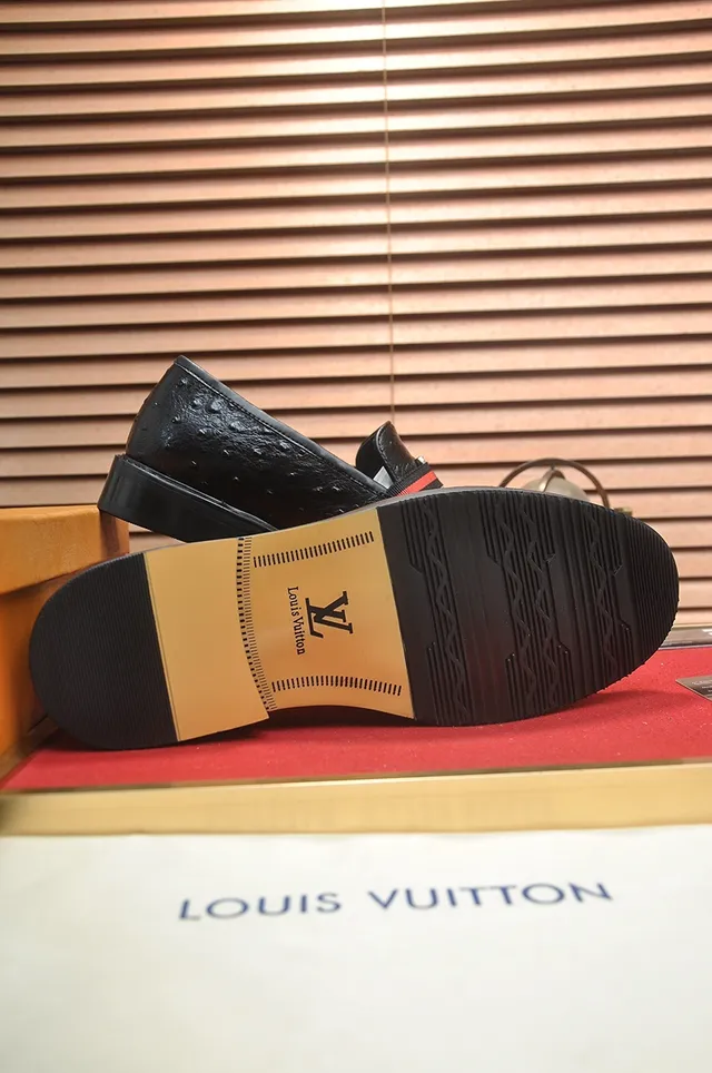 Louis Vuitton Noir Rouge Cuir d'autruche embossé Métal LV Boucle Loafer 3