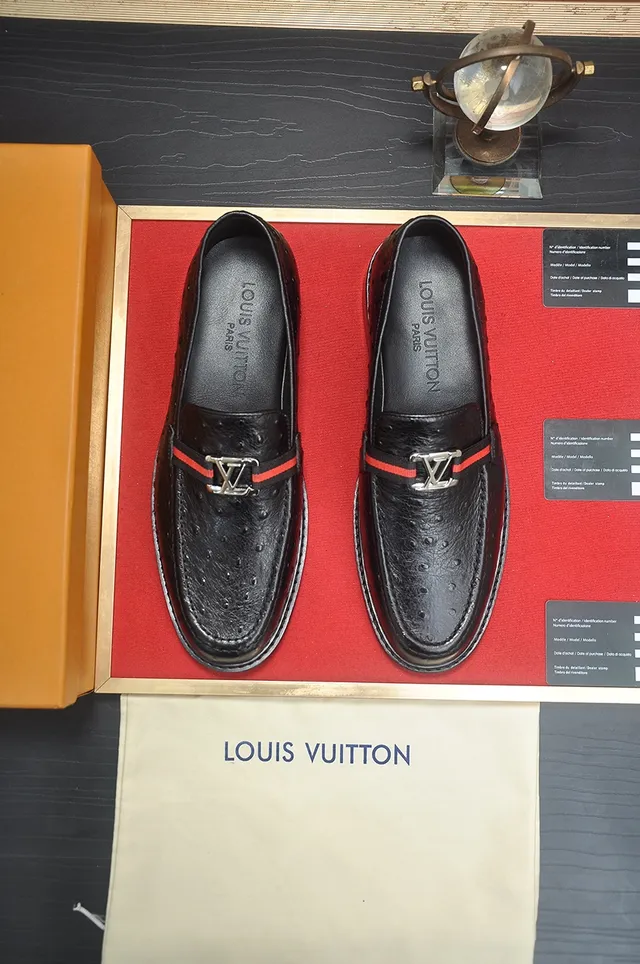 Louis Vuitton Noir Rouge Cuir d'autruche embossé Métal LV Boucle Loafer 5