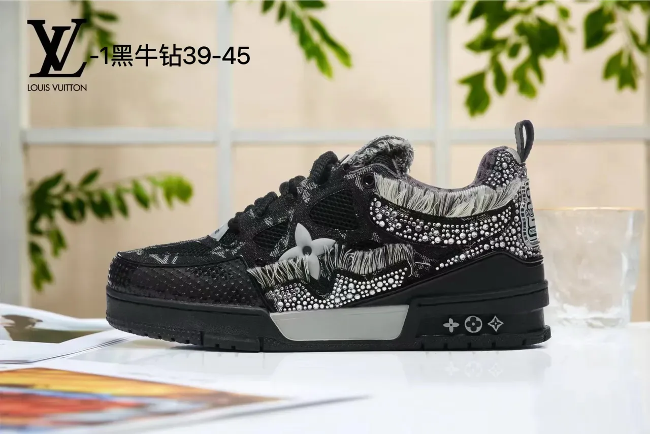 Louis Vuitton Sneakers Chunky Noir et Argent Embellies de Cristaux Mesh et Matériau Synthétique 4