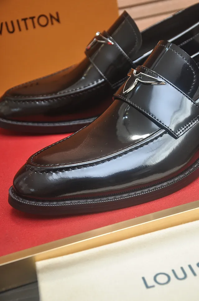 Louis Vuitton Black Silver Glossy Patent Leather Horsebit Buckle Loafer 2