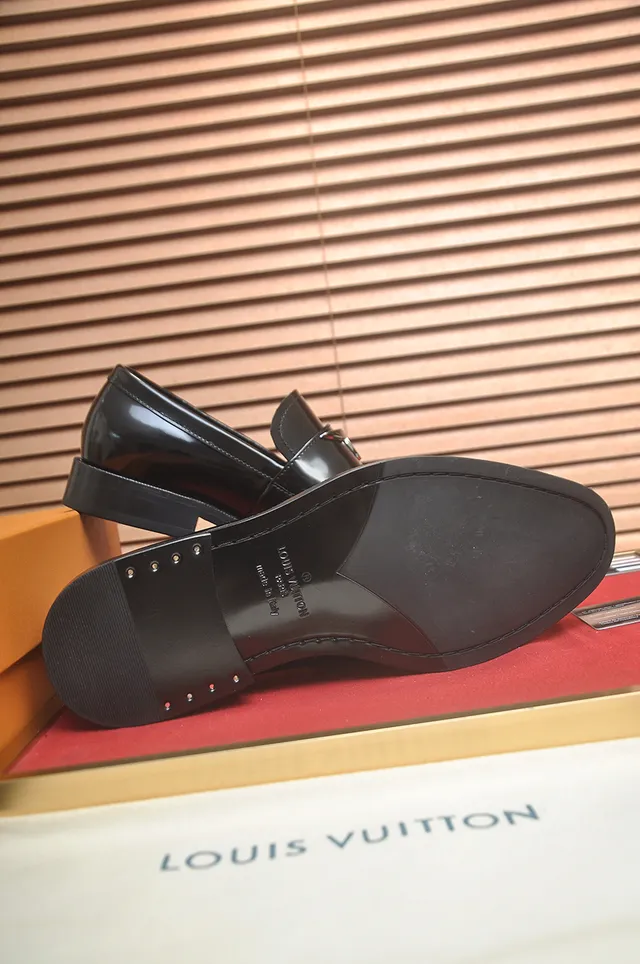 Louis Vuitton Black Silver Glossy Patent Leather Horsebit Buckle Loafer 3