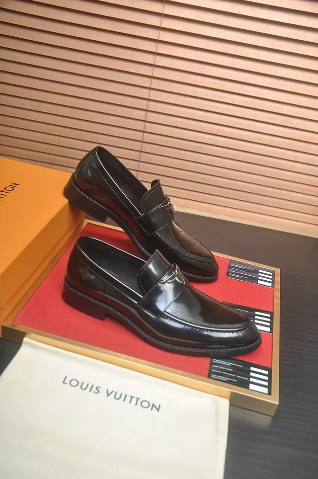 Louis Vuitton Black Silver Glossy Patent Leather Horsebit Buckle Loafer 4
