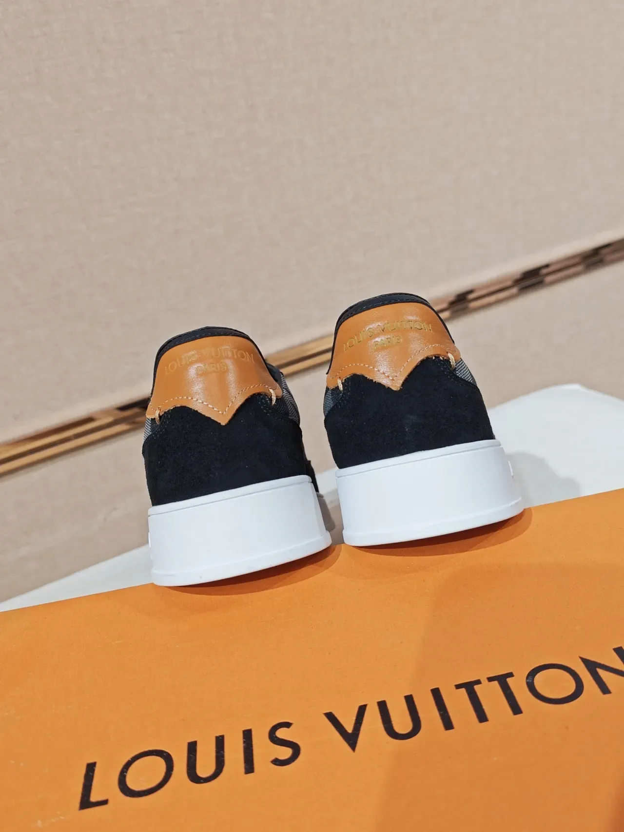 Louis Vuitton Sneakers Low-Top Suede e Damier Check Preto Branco Textil Lifestyle 3