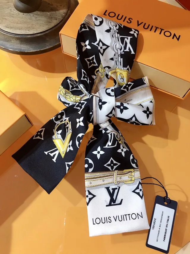 Louis Vuitton Noir et Blanc Motif Chaîne Imprimé Monogramme Écharpe de soie 3