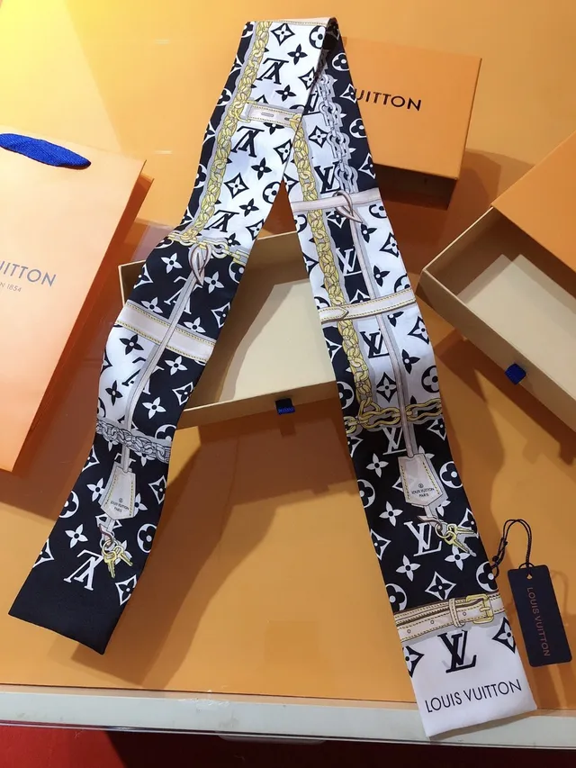 Louis Vuitton Noir et Blanc Motif Chaîne Imprimé Monogramme Écharpe de soie 6