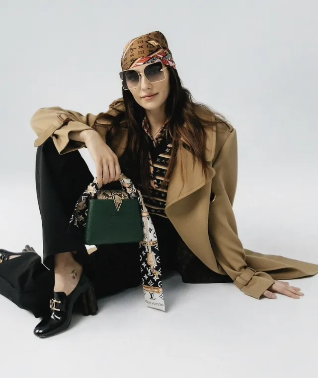 Louis Vuitton Noir et Blanc Motif Chaîne Imprimé Monogramme Écharpe de soie 9