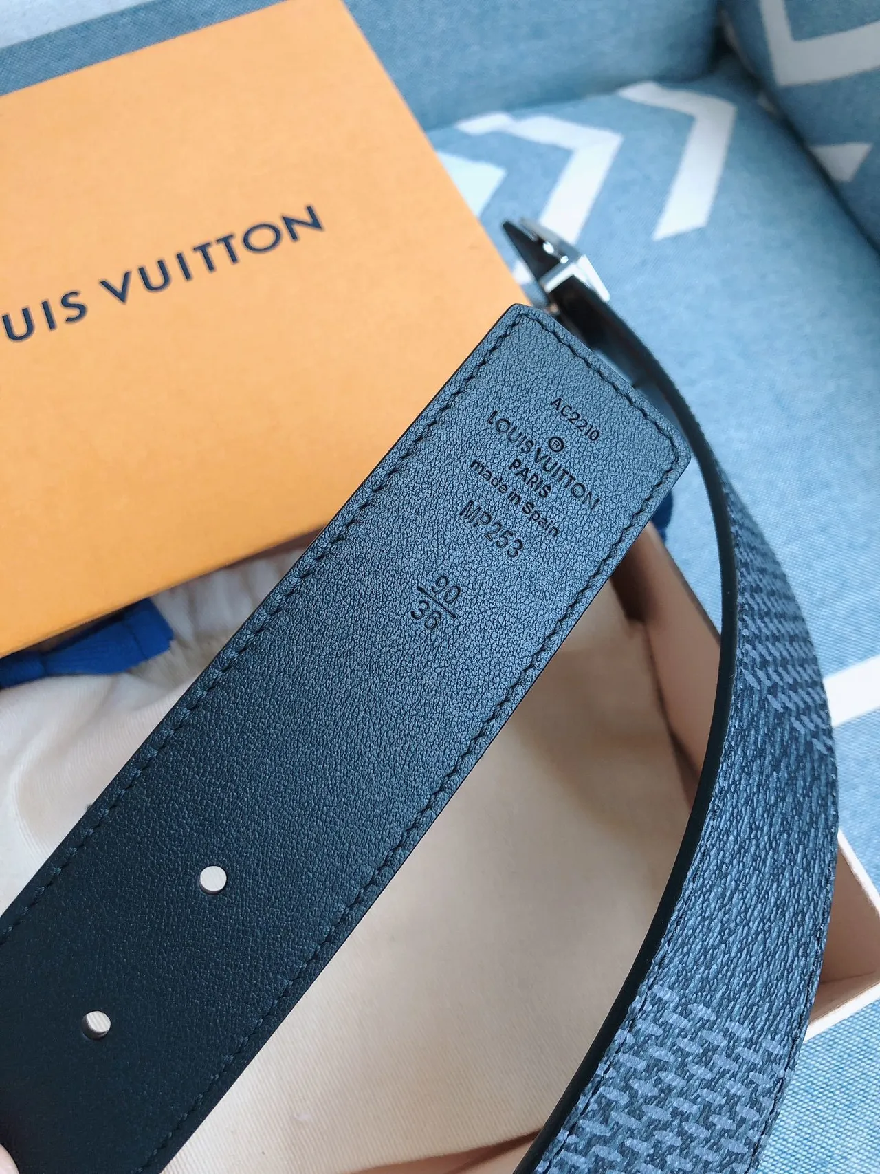 Louis Vuitton Blue Silver Textured LV Monogram Buckle Leather Belt 4
