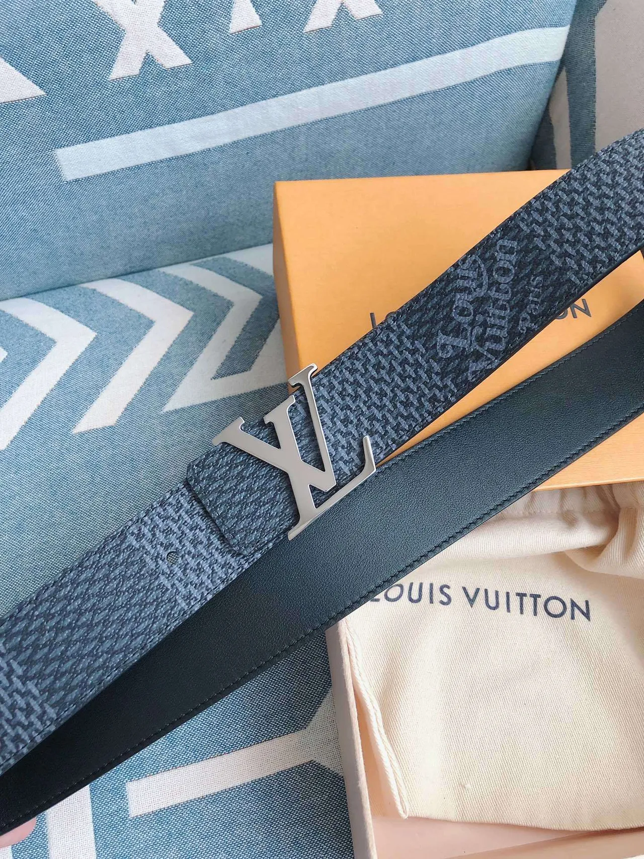 Louis Vuitton Blue Silver Textured LV Monogram Buckle Leather Belt 8