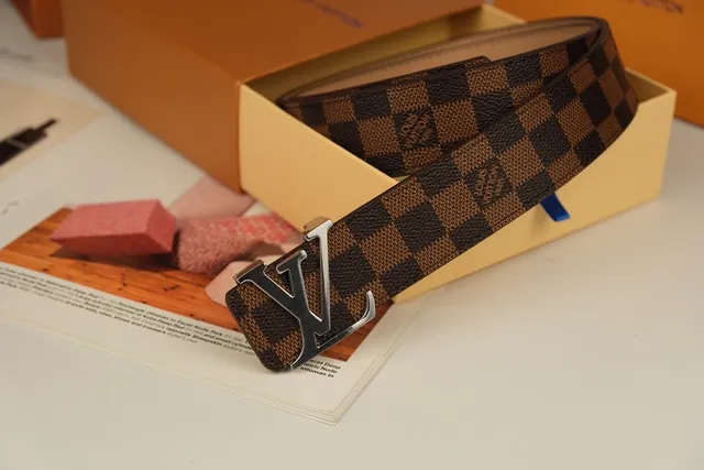 Louis Vuitton Cinto de couro Marrom Bege Damier Ebène Lona xadrez fivela prata polida tom prata LV 4