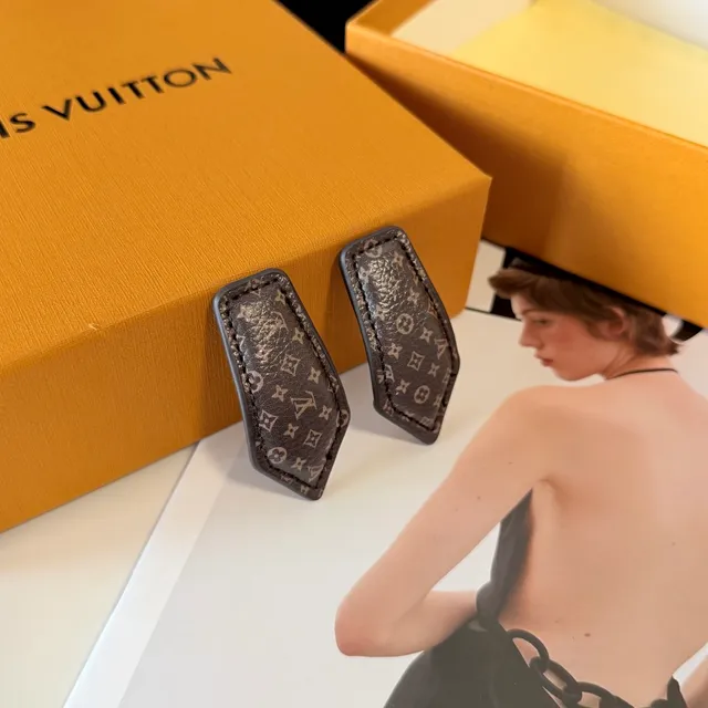 Louis Vuitton Brown Beige Monogrammed Leather Asymmetrical Diamond-Shaped Jewelry 5