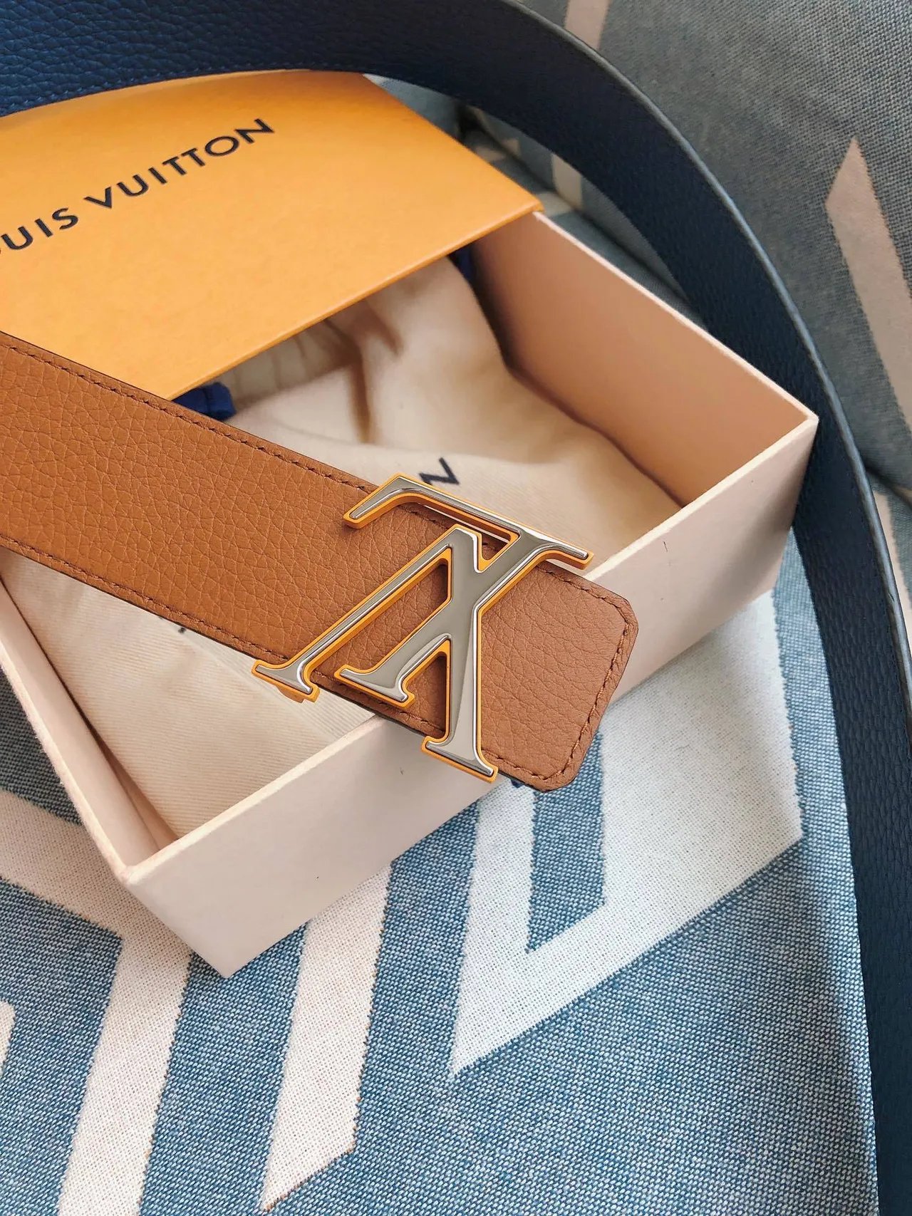 Louis Vuitton Brown Blue Reversible LV Monogram Buckle Leather Belt 6