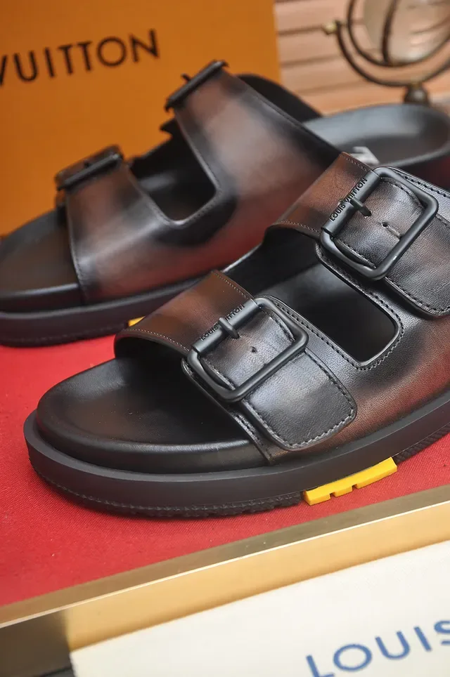 Louis Vuitton Sandálias Slide Fivela Marrom Couro Casual 2