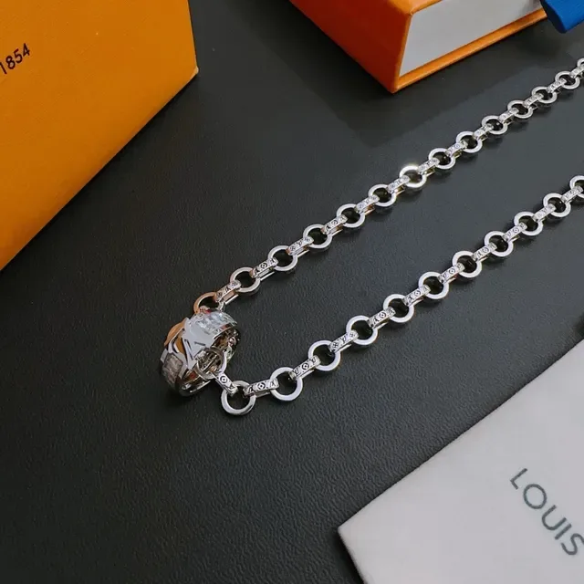 Louis Vuitton Chain Reaction Monogram-Engraved Crystal Pendant Necklace 3