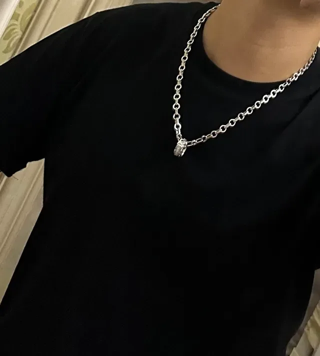 Louis Vuitton Chain Reaction Monogram-Engraved Crystal Pendant Necklace 7