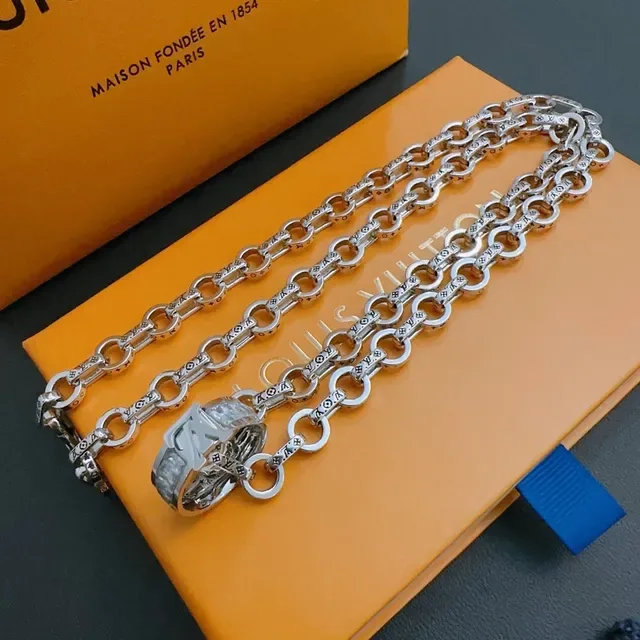 Louis Vuitton Chain Reaction Monogram-Engraved Crystal Pendant Necklace 8