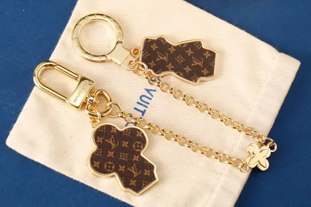 Louis Vuitton Charms Bracelet Gold Beige Metal Charm-Link Chain Bracelet 7
