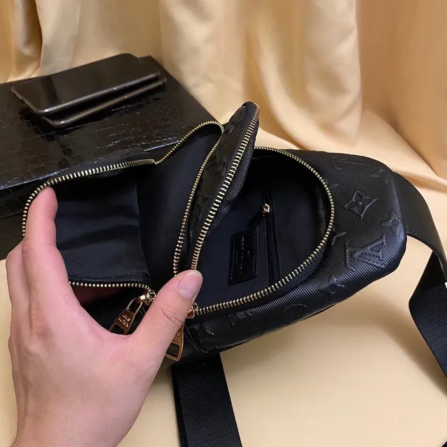 Louis Vuitton DD662 Black Gold Monogram-Embossed Leather Hardware Crossbody Bag 5
