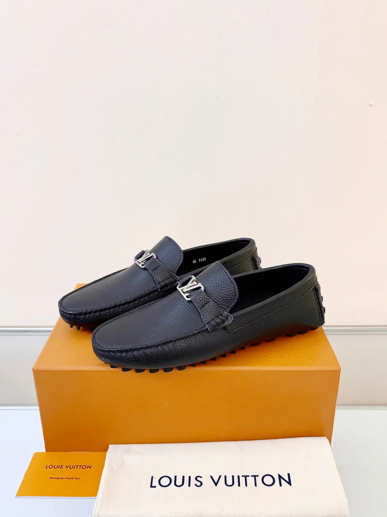 Louis Vuitton Driver Loafer কালো রূপালি গ্রেন লেদার LV বাকেল স্ট্র্যাপ Loafer 2