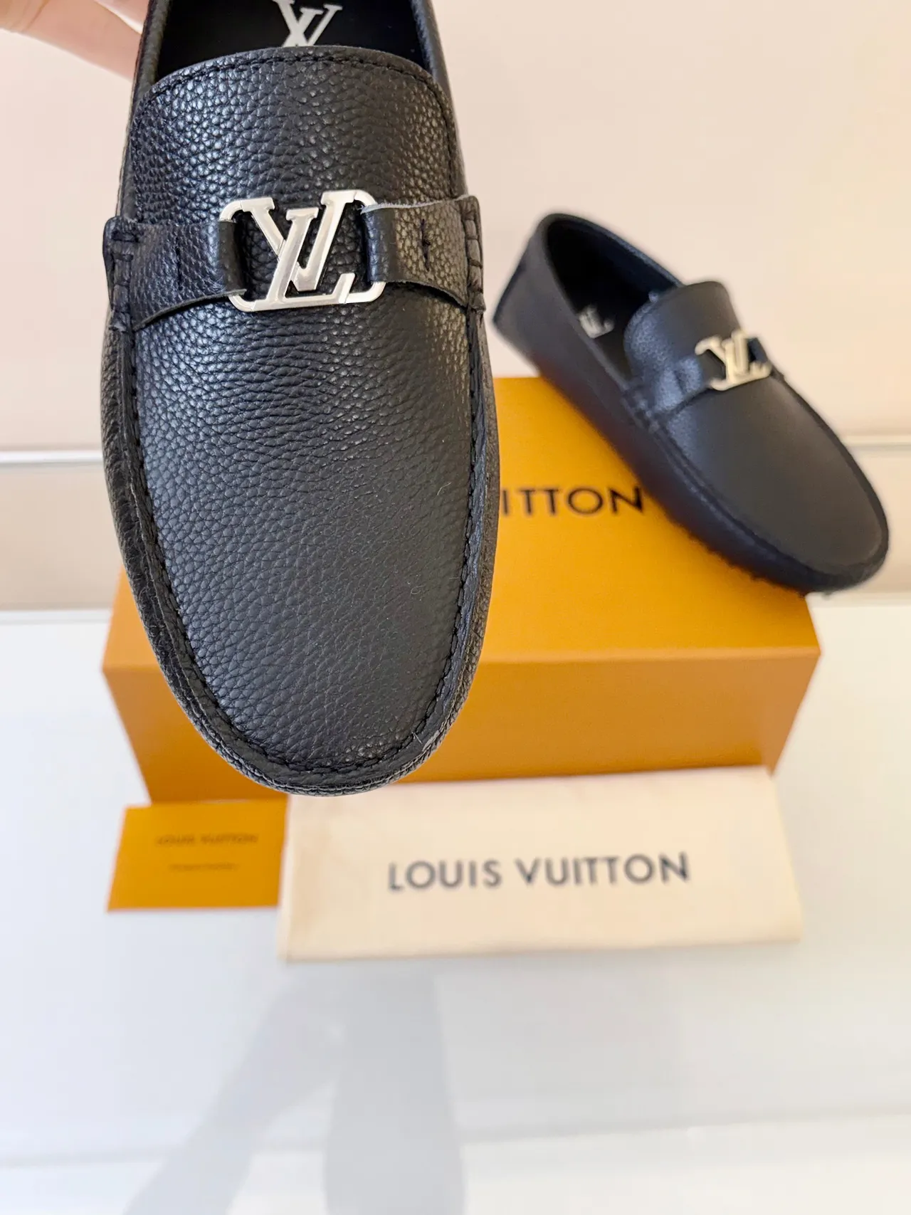 Louis Vuitton Driver Loafer কালো রূপালি গ্রেন লেদার LV বাকেল স্ট্র্যাপ Loafer 3