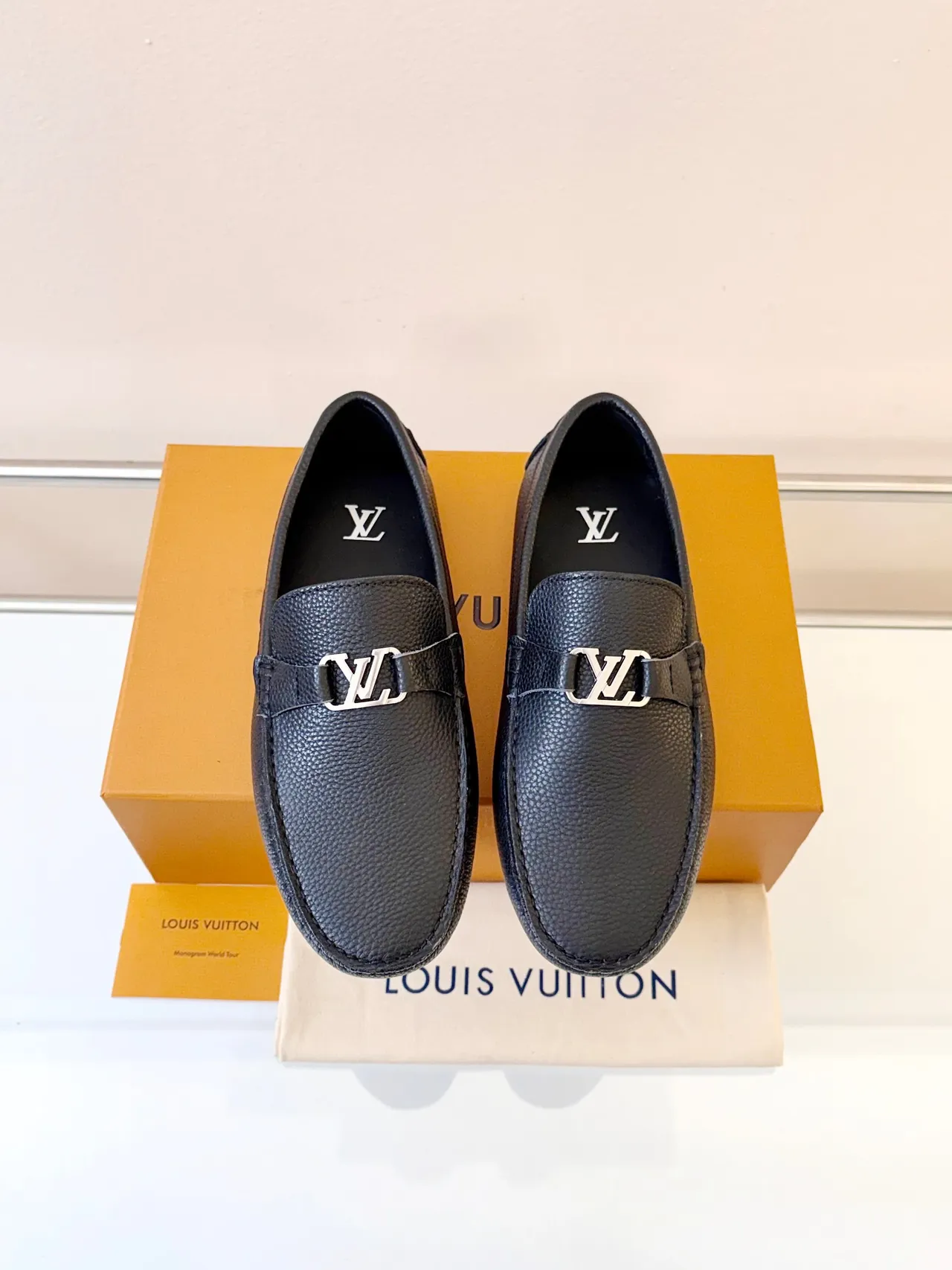 Louis Vuitton Driver Loafer কালো রূপালি গ্রেন লেদার LV বাকেল স্ট্র্যাপ Loafer 6