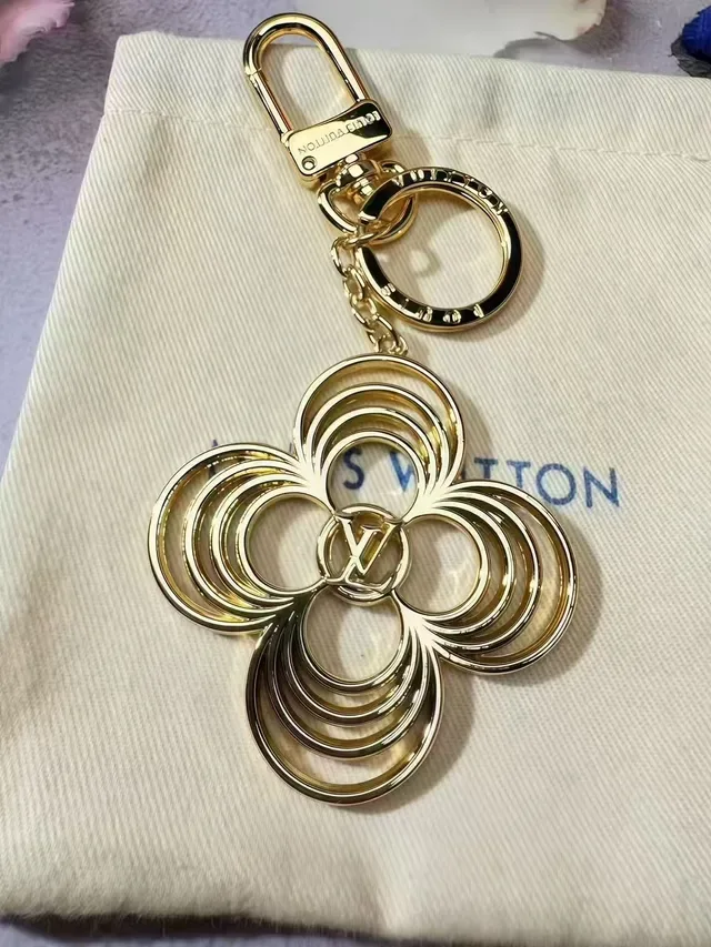 Louis Vuitton Flower Key Holder Gold Metal Quatrefoil Floral Motif Bracelet 4