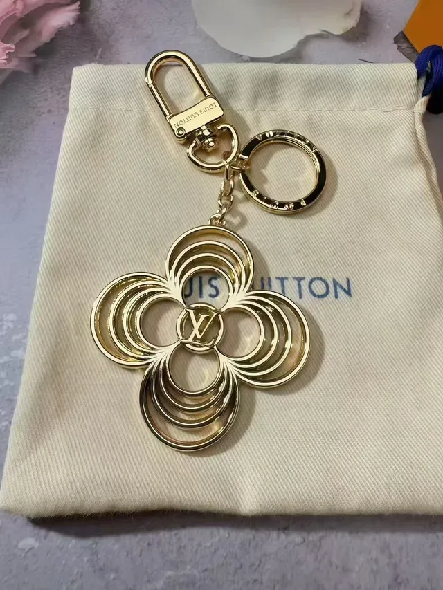 Louis Vuitton Flower Key Holder Gold Metal Quatrefoil Floral Motif Bracelet 5